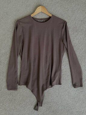 Abercrombie - Crew Neck Long Sleeve Bodysuit in Mocha